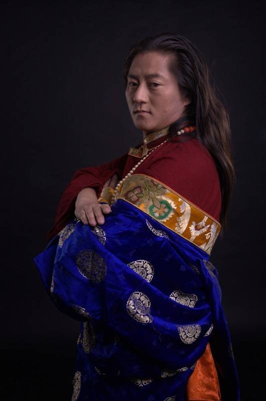 洛桑尖措（中国藏族男歌手、影视演员）