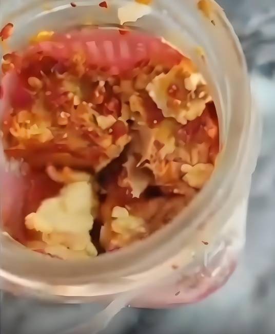 11·9佛山消费者网购豆腐乳里现多条蛆虫蠕动事件