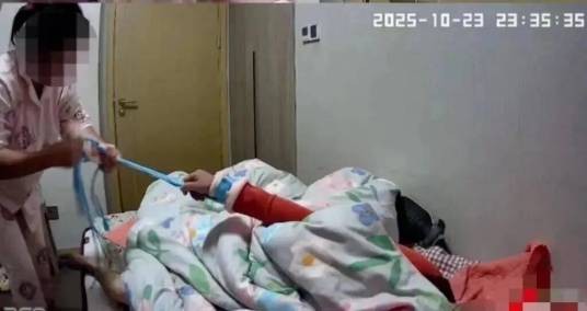 苏州62岁偏瘫老人被保姆虐待