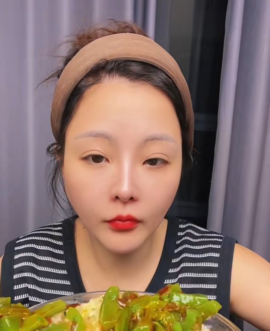 村花吃吃吃