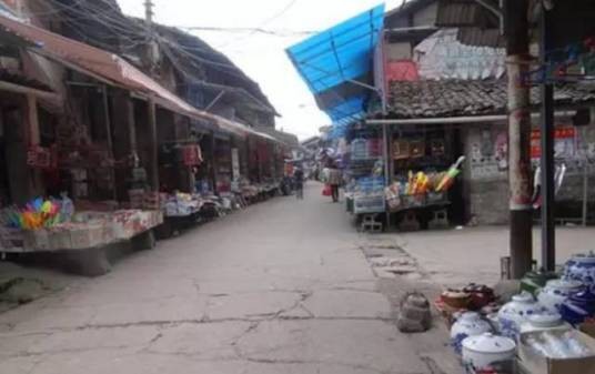 东街(上饶广丰区城区集贸中心核心街道)