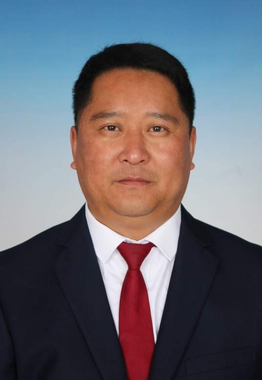 恩克（内蒙古自治区锡林郭勒盟苏尼特右旗财政局党组成员、副局长）