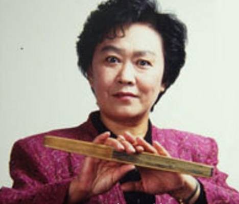 五龙捧圣（连丽如演播的清代公案题材评书）