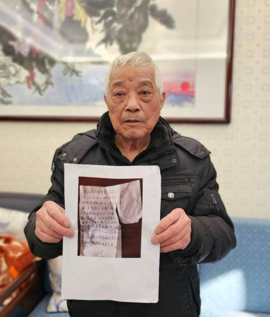 陈俊清（湖南省湘乡市某国企原总支书记，烟盒纸上写建议被采纳的湖南大爷）