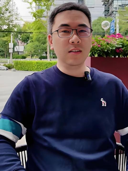 财子亚伦哥