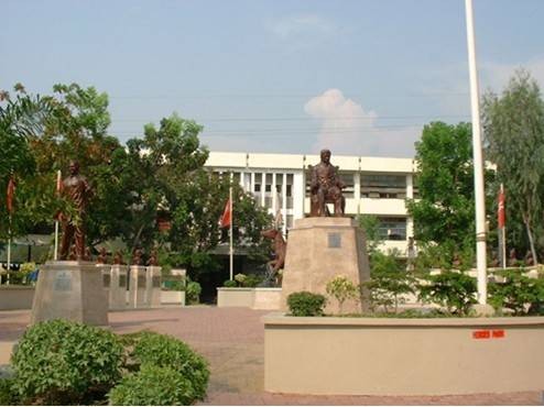 比立勤国立大学