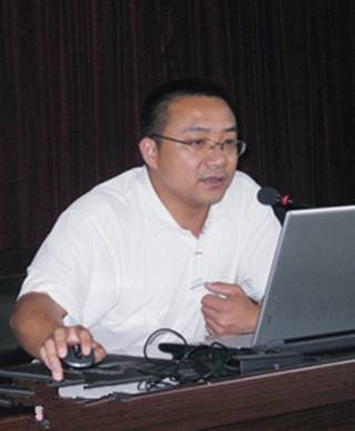 朱能（海宁市高级中学校长、历史教师）