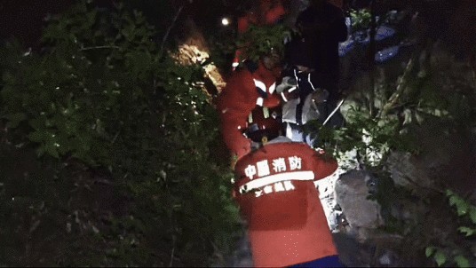 5·2北京一家三口被困深山事件
