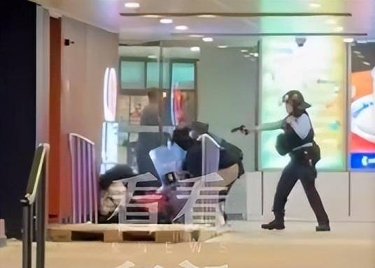 1·15香港男子带刀劫持人质事件