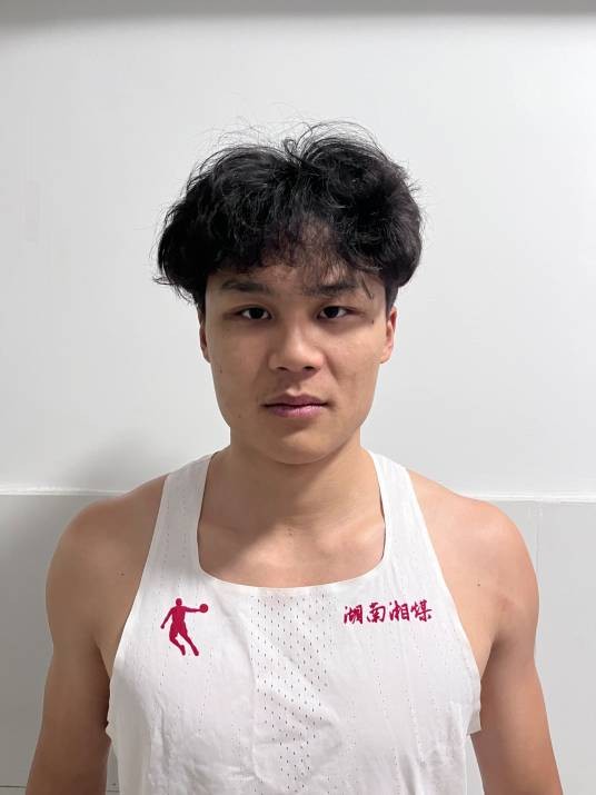 谭渊（中国男子田径运动员）