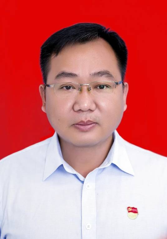 谭建民（江西省于都中学党委副书记、校长）