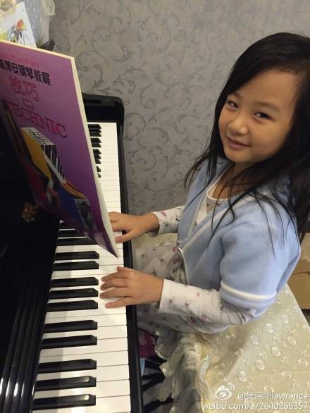吴熙儿（吴启华与石洋子之女，自幼展现表演天赋。）