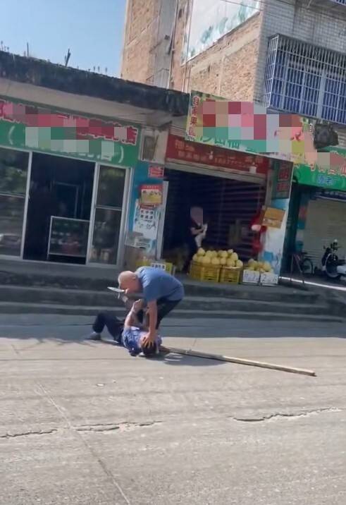 10·8陆川老人持刀威胁城管事件