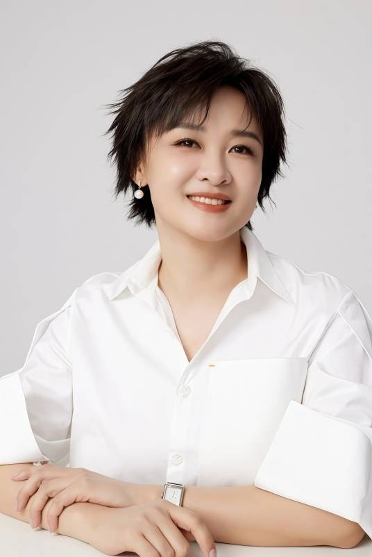 李小萌（中国内地女主持人、作家、自媒体创作者）