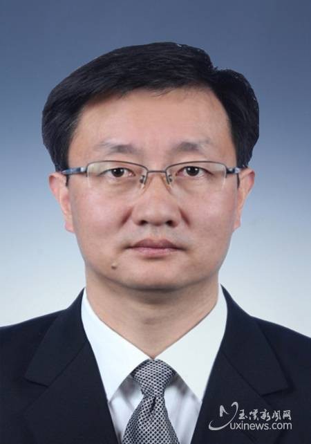 姜山（云南省人民政府党组成员、秘书长，省政府办公厅党组书记）