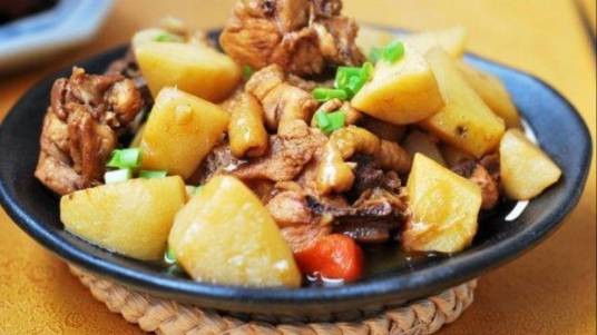 土豆烧鸡块