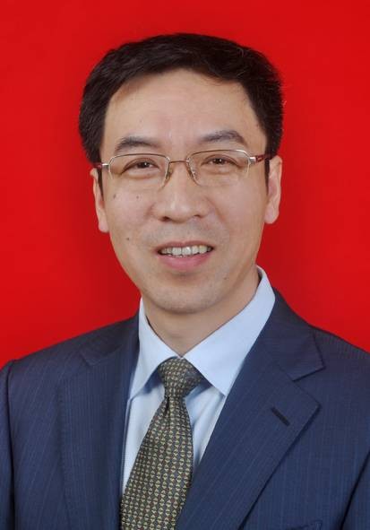 何伟文（湖南省人大财经委分党组书记、主任委员）