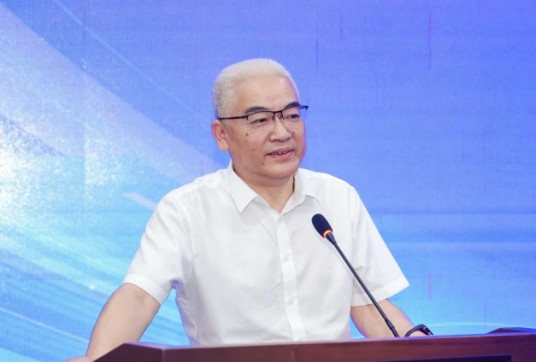 应敏（浙江万里学院董事会董事、战略咨询委员会主任委员、校友总会会长）