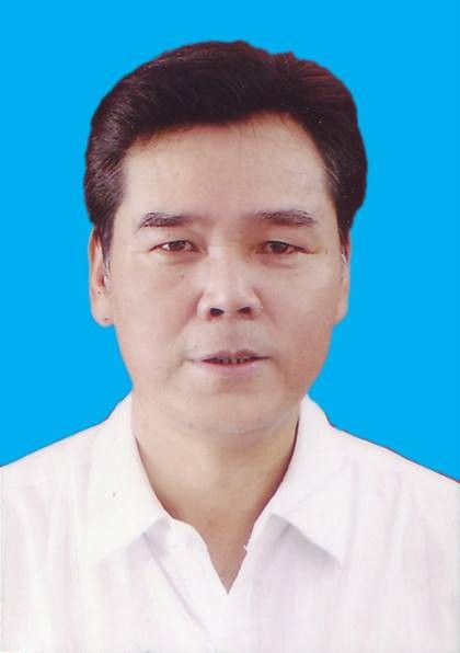 黄腾飞(理学学士、中学高级教师)