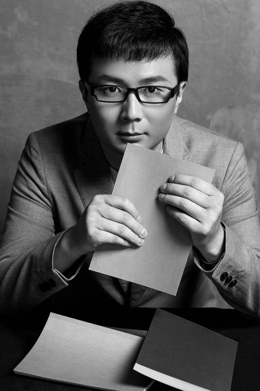 易术（80后作家代表人物、电影导演）