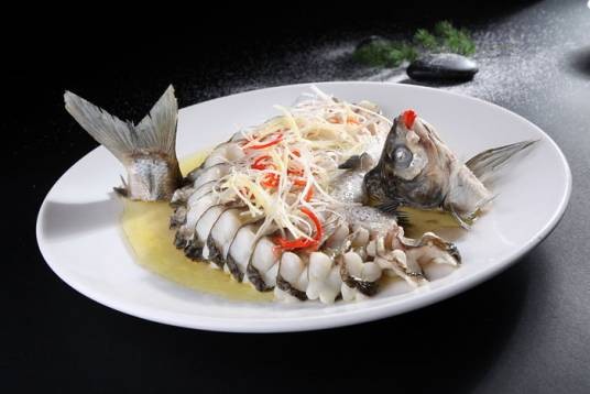 清蒸武昌鱼（湖北传统名菜）