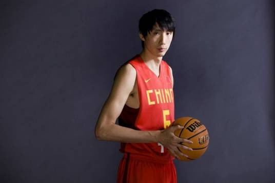 易立（中国篮球教练员）