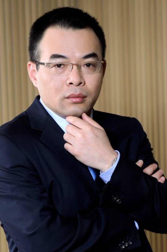 覃宏(中国内地男制片人、嘉映影业有限公司董事长)