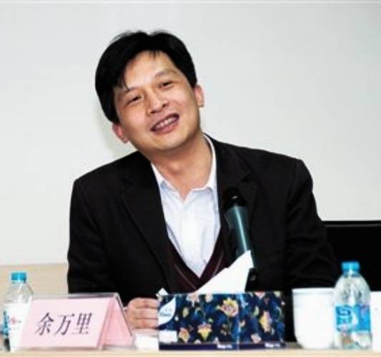 余万里（国际政治学博士）