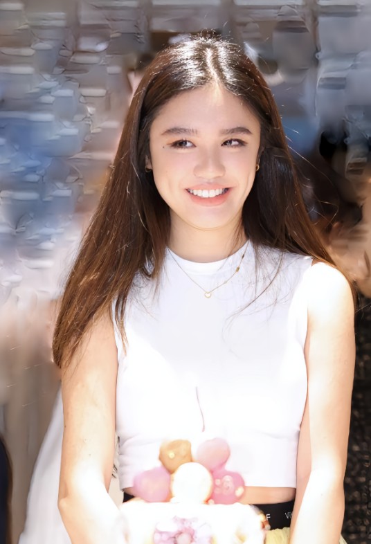 钟懿（中国女歌手、演员，钟镇涛与范姜之女）