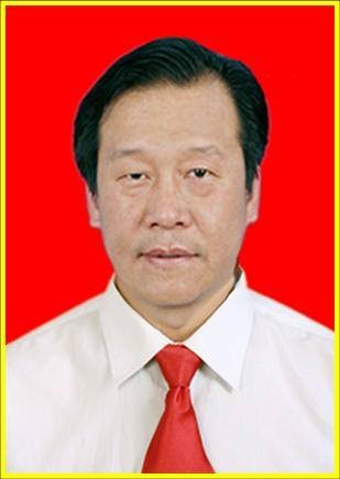 曹志文（新疆维吾尔自治区原党委副秘书长）