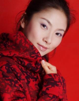何月（沈阳音乐学院大连校区声乐系主任助理兼美声教研室主任、副教授、研究生导师）