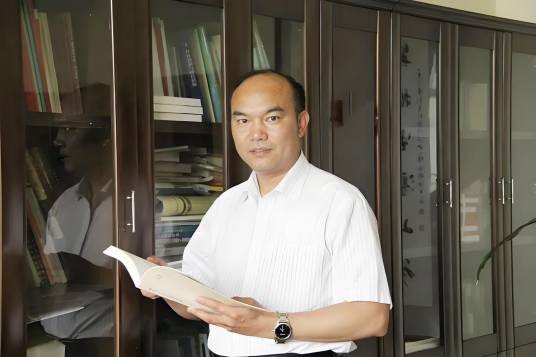 高云飞（云南大学附属中学及西南林业大学附属中学校长）