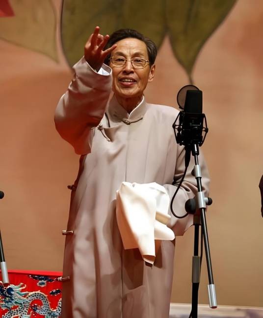 常宝霆