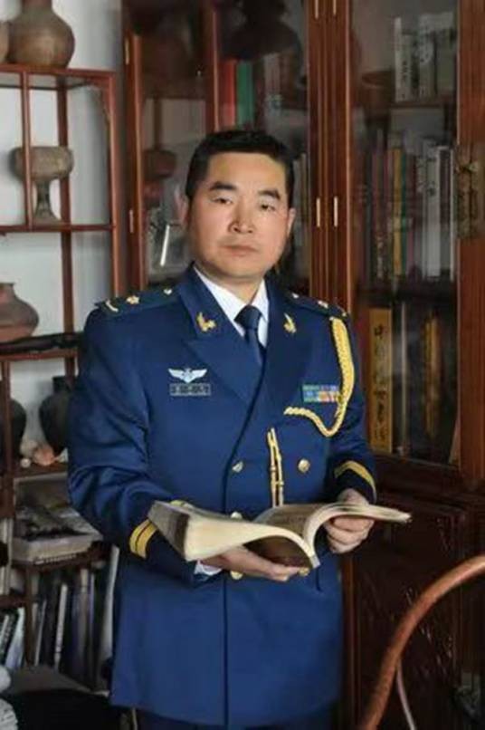 裴开元（空军装备研究院创作室副主任）