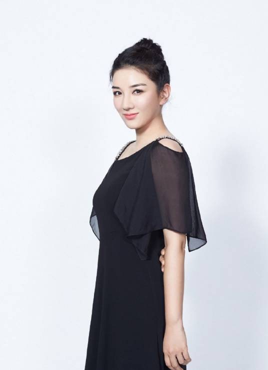 黄奕（中国内地影视女演员、歌手、导演、制片人）