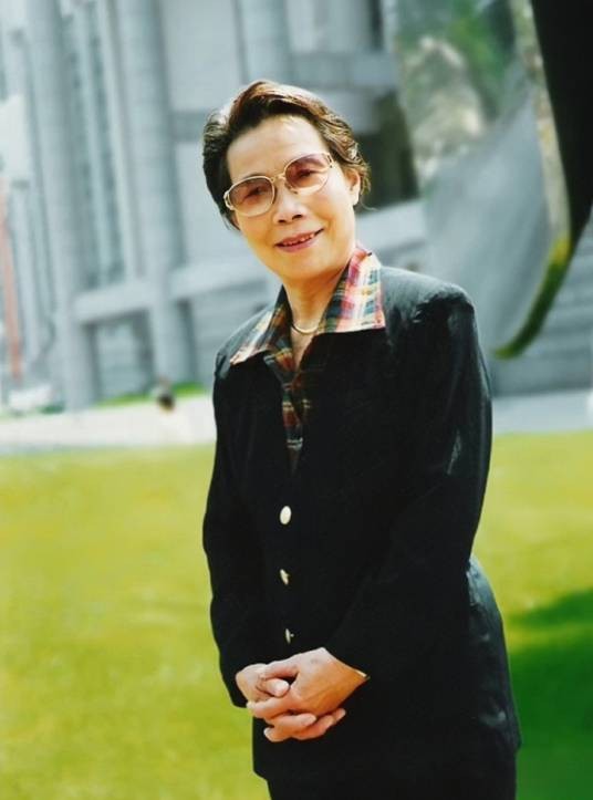 张桂凤（中国越剧表演艺术家、一级演员、越剧张派老生创始人、上海剧协理事、上海市人大代表）