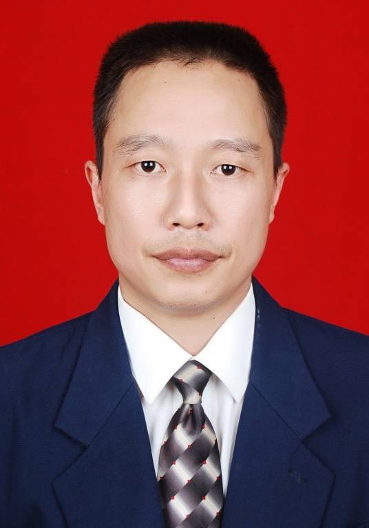 易向阳（海南省儋州市委原常委、市公安局原局长）