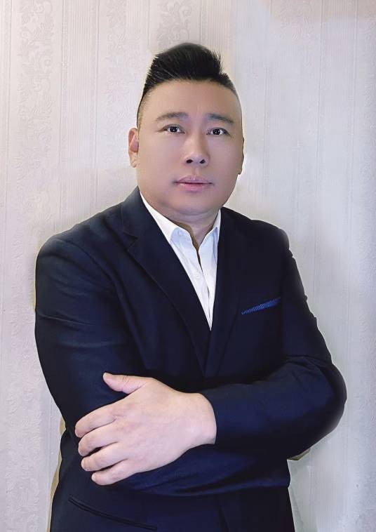 张明强（影视制片人）