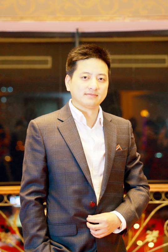 郑荣华（知名财经评论家）