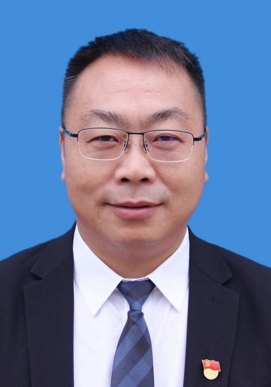 王宝华（楚雄州供销合作社联合社理事会副主任）
