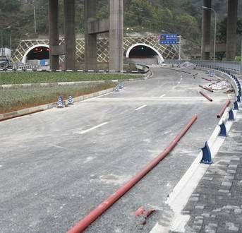 南山隧道（重庆南岸区连接茶园新区与主城区的交通隧道）