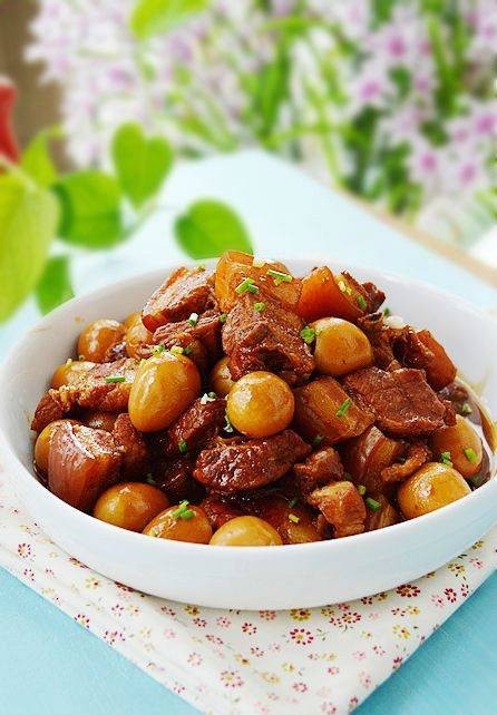 鹌鹑蛋红烧肉