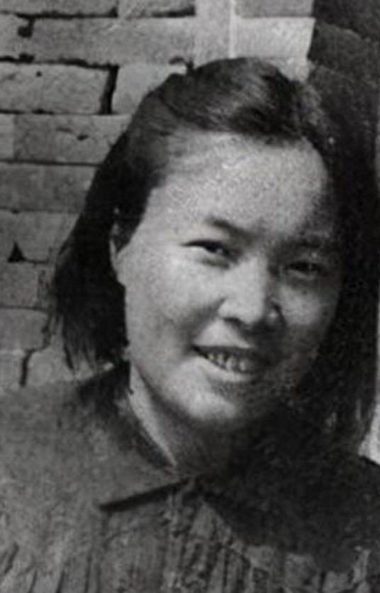 丑子冈（全国妇联原执委）