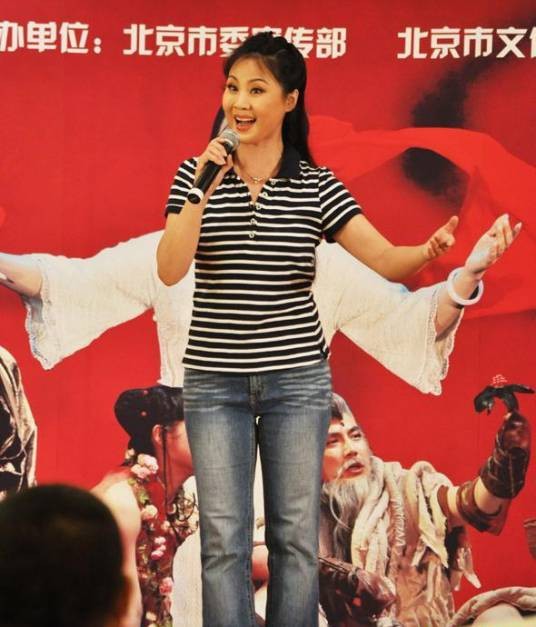 王洪玲(北京市河北梆子剧团党总支书记、团长)