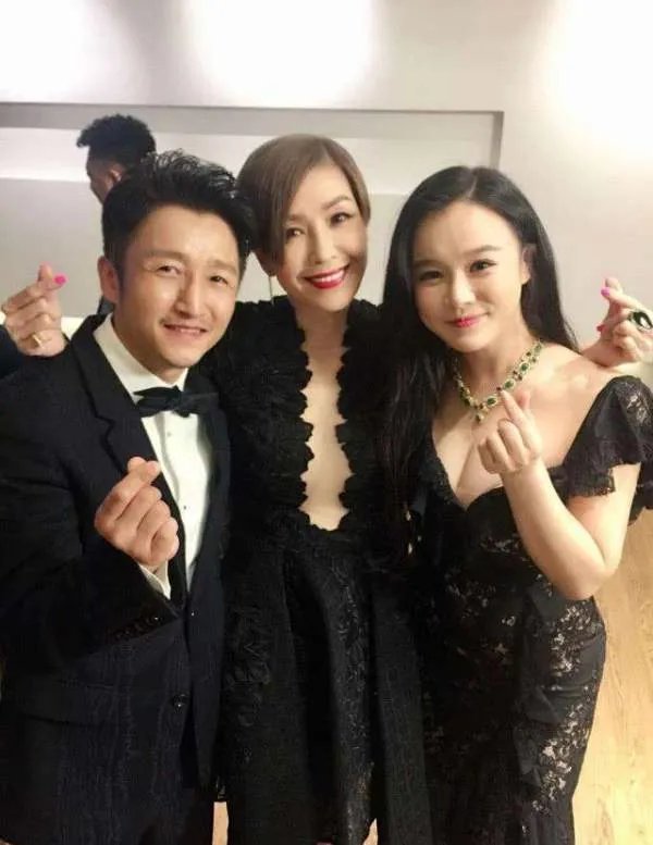 婚后13天就成了寡妇,她为争遗产打了10年官司,伍咏薇如今怎样了?