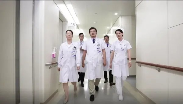 河南近40名专家跳槽郑大一附院引争议,事件背后暴露出了哪些问题?