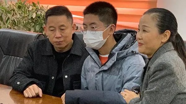 孙海洋夫妇顺利接到孙卓，你对这件事有何感触？