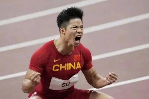 苏炳添世锦赛百米首秀,小组第五晋级半决赛,如何评价他在赛场上的表现?