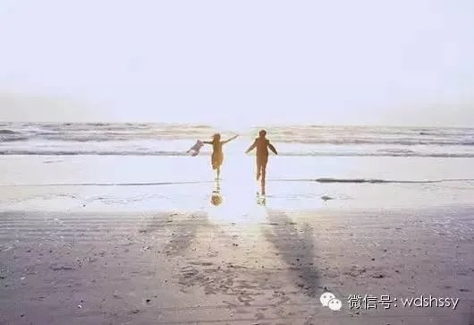 老婆总是去闺蜜家过夜,每次开视频不接说她闺密没穿衣服不方便,为啥?