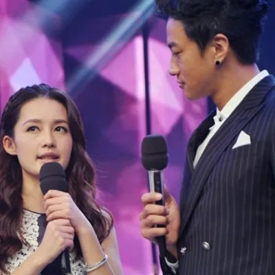 李沁何润东演《璀璨人生》 坦然接受“大叔萝莉恋”